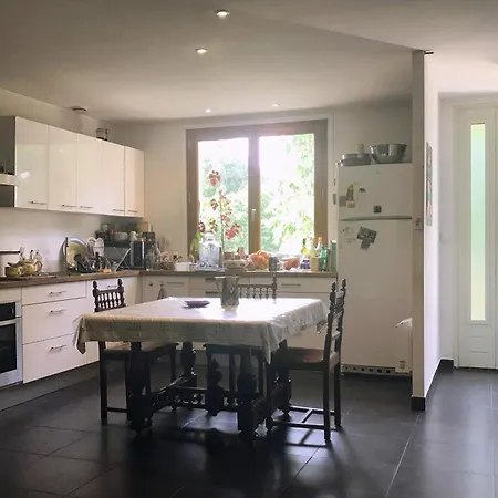 Privee Dans Maison En Garrigue ホームステイ *